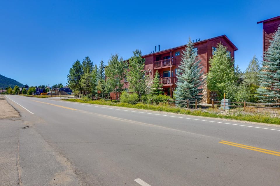 Walk to Main Street: Grand Lake Condo w/ Patio House in Grand Lake