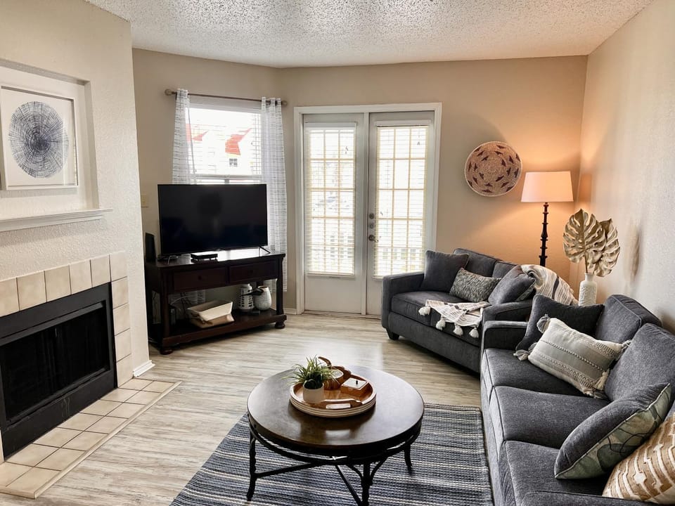 TV and multimedia, Balcony/Terrace, Living room, Seating area, fireplace, furniture