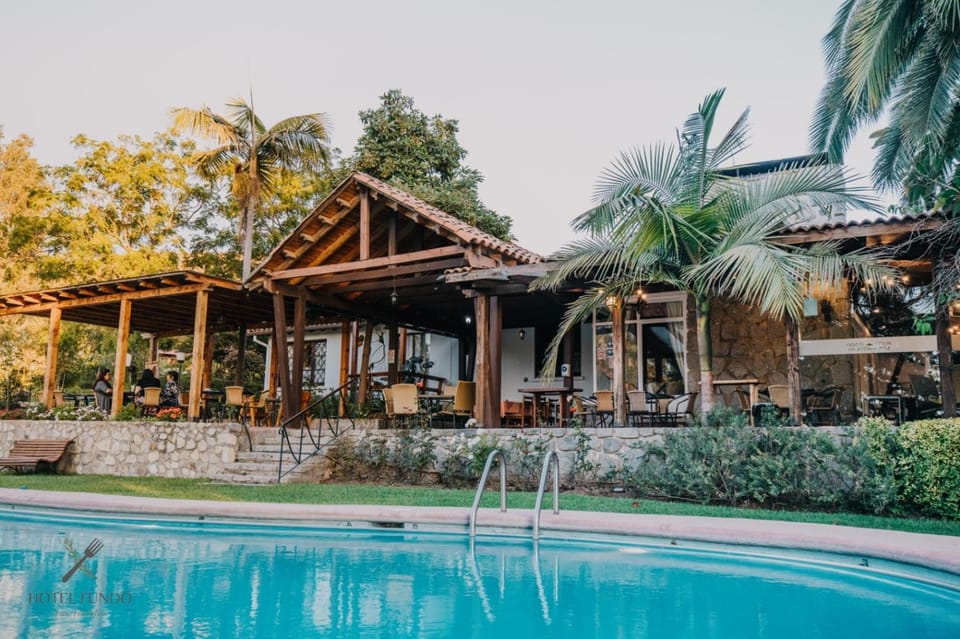 Restaurant/places to eat, Swimming pool