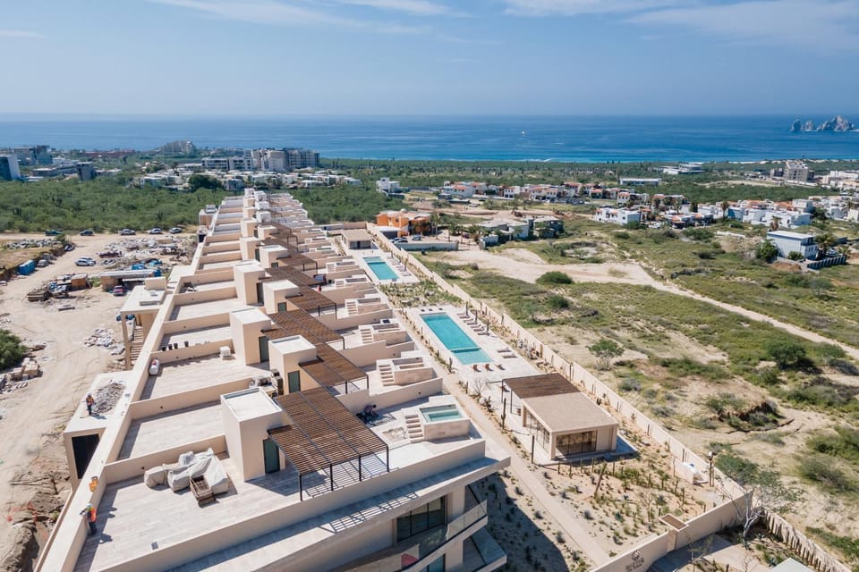 Property building, Natural landscape, Bird's eye view, Pool view, Sea view