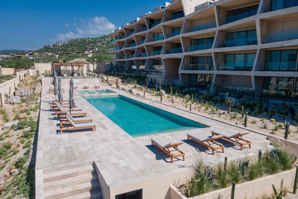 Property building, Day, Pool view, Swimming pool, sunbed