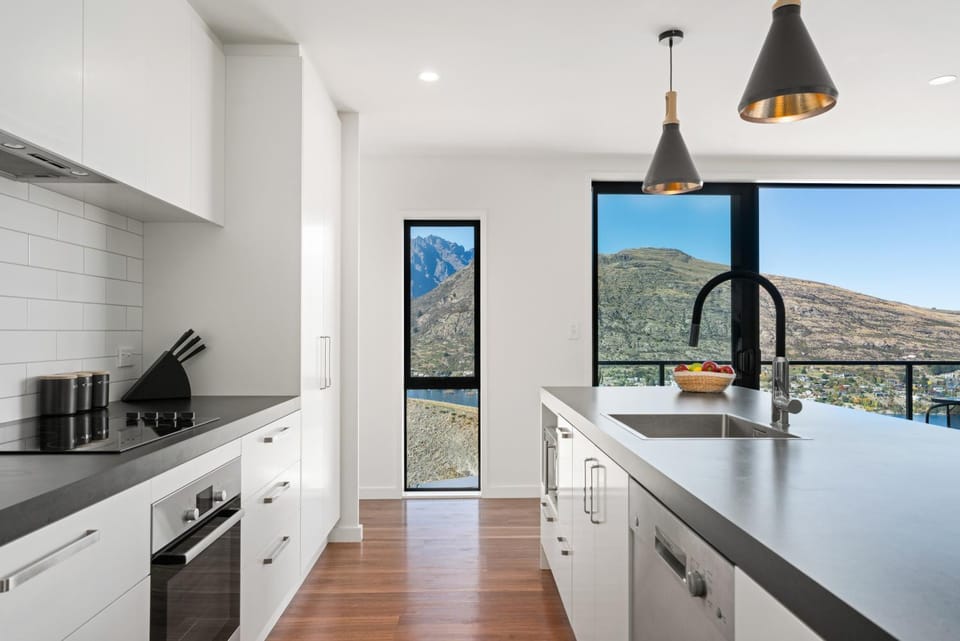 Style & Tranquillity - 4 Bedroom House House in Queenstown