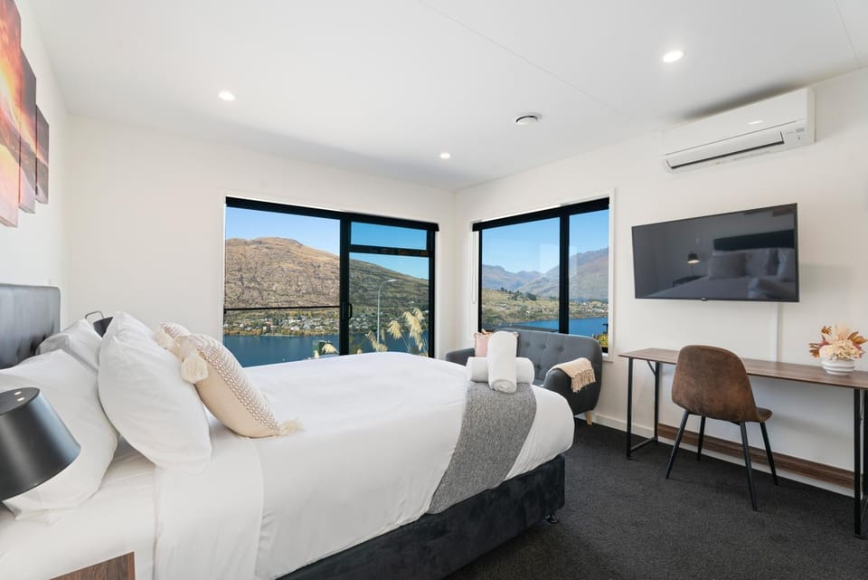 Style & Tranquillity - 4 Bedroom House House in Queenstown