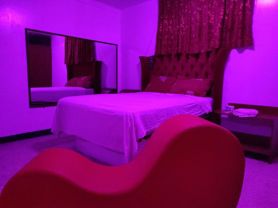 Hostal Reyna Hotel in Los Olivos
