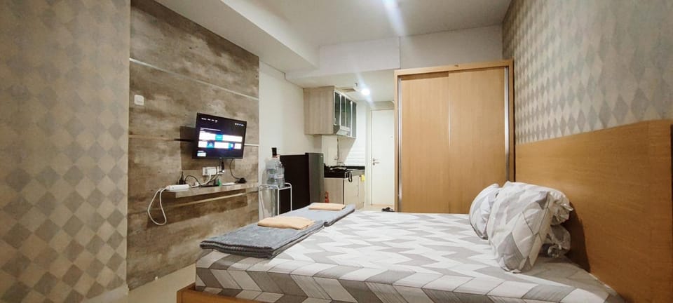 Bed, TV and multimedia, Photo of the whole room, Bedroom, towels
