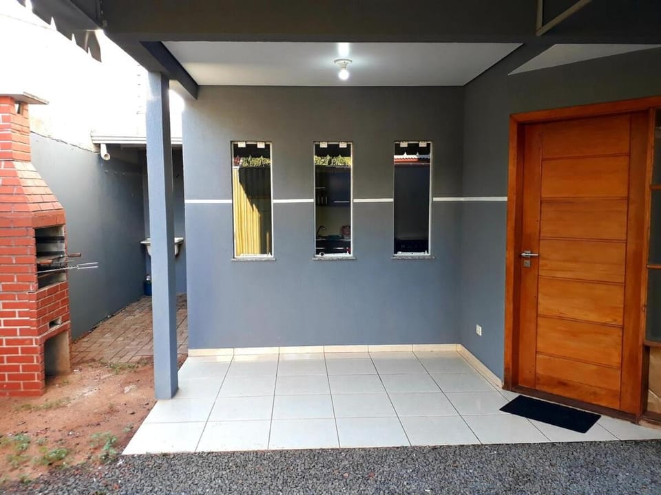 Sobrado 8 min. da Roda Gigante / 3 quartos House in Foz do Iguaçu