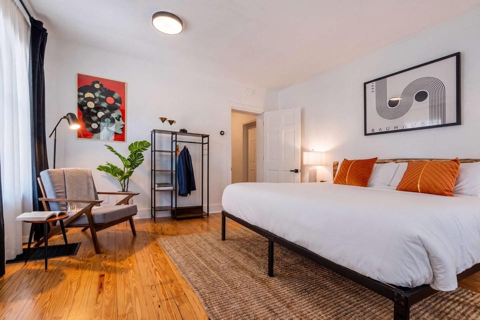 Newly Reno'd Historic Mansion 1 Mile to UF & DT Apartment in Gainesville