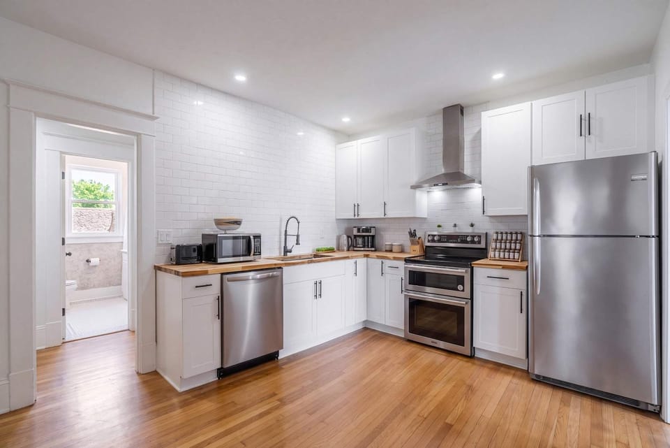 Newly Reno'd Historic Mansion 1 Mile to UF & DT Apartment in Gainesville