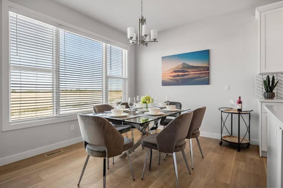 Bright & Spacious 3 Beds Luxury Home in SE Calgary House in Calgary