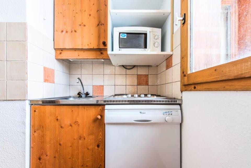 Bathroom, oven, kitchen