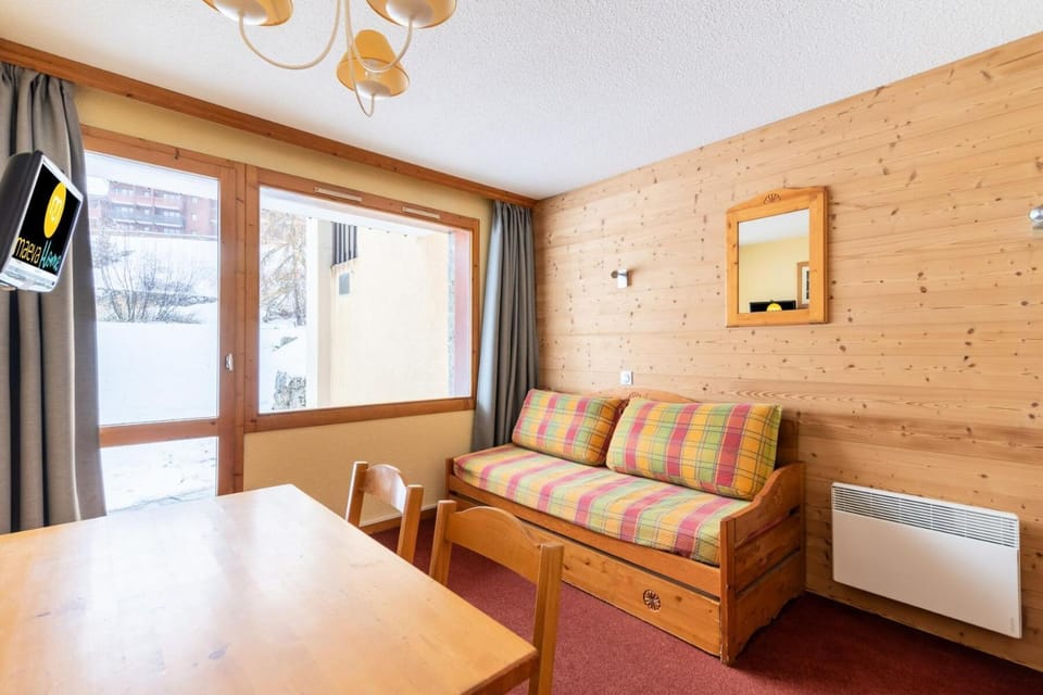 Bed, Living room