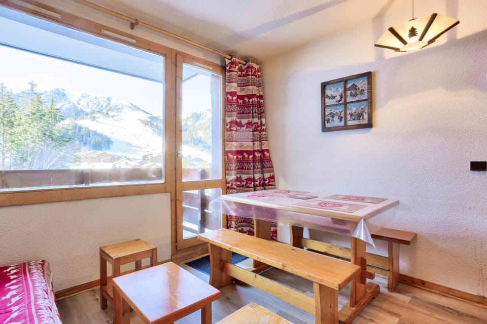 Bed, kitchen