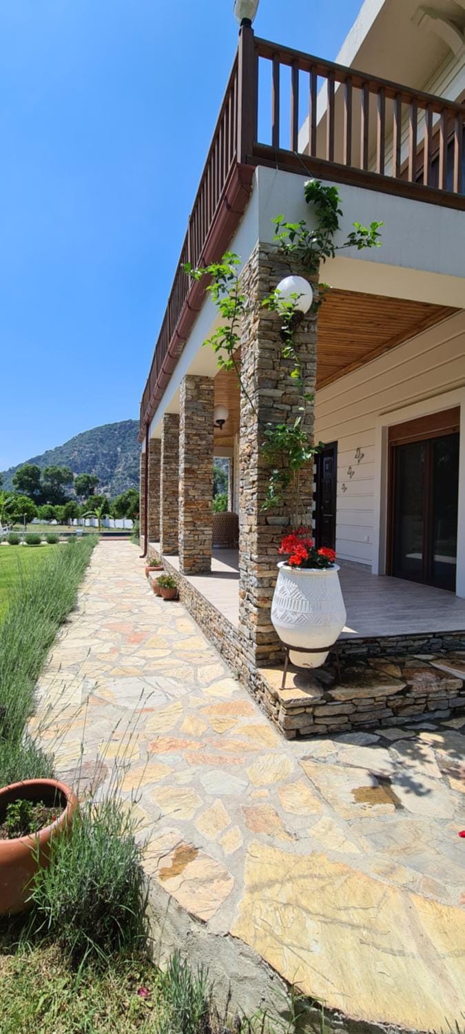 Facade/entrance, Balcony/Terrace