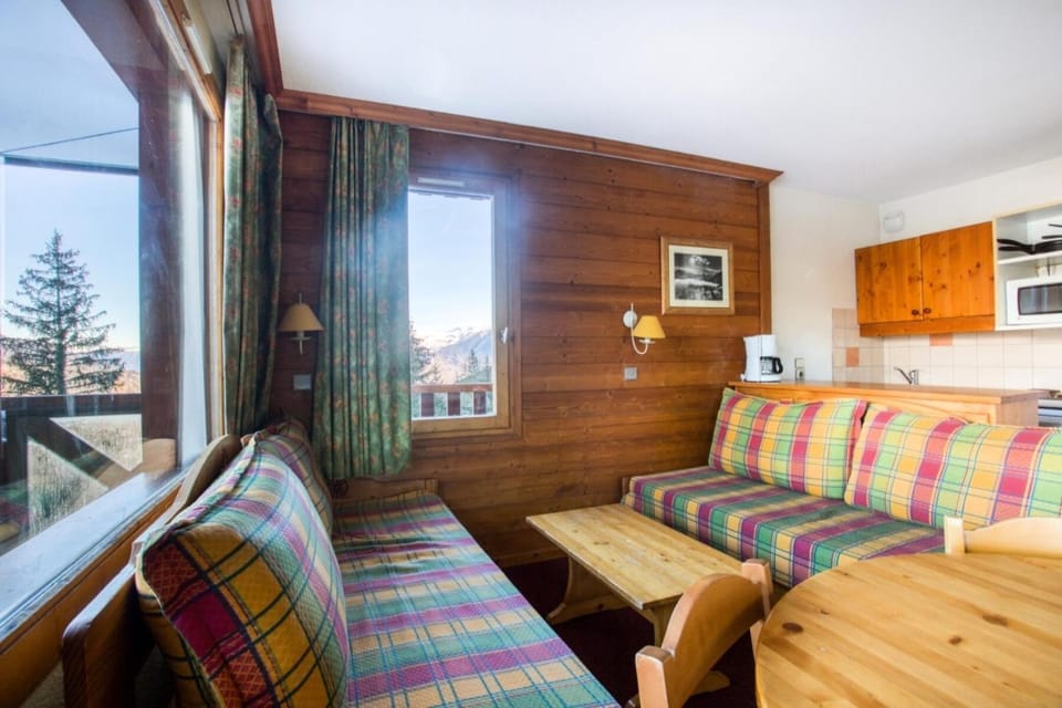Bed, Living room