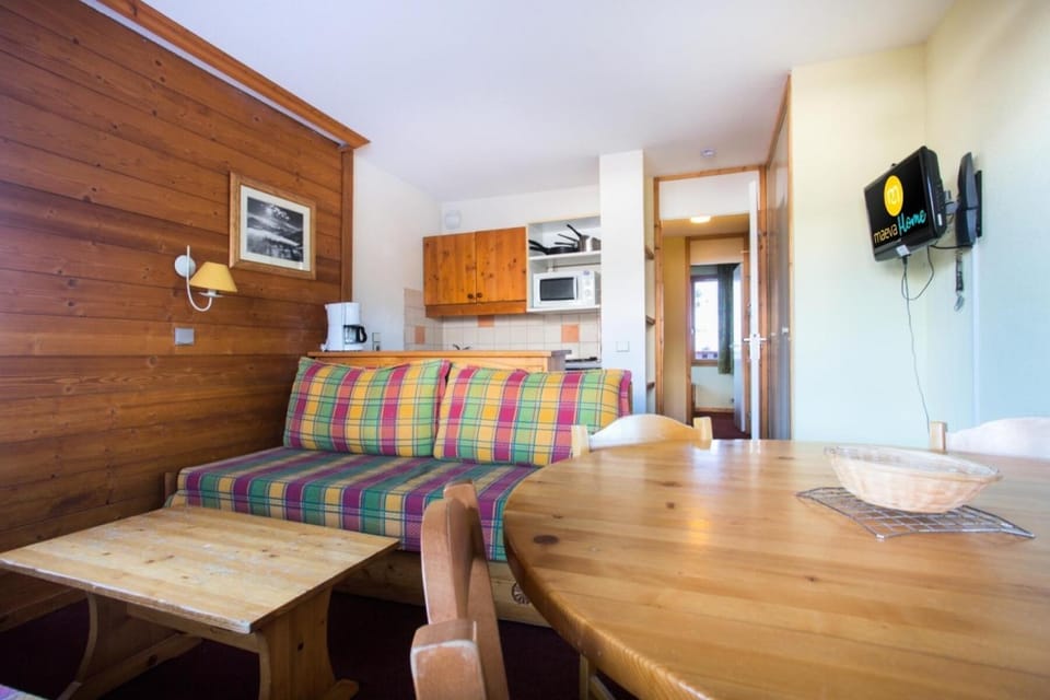 Bed, kitchen