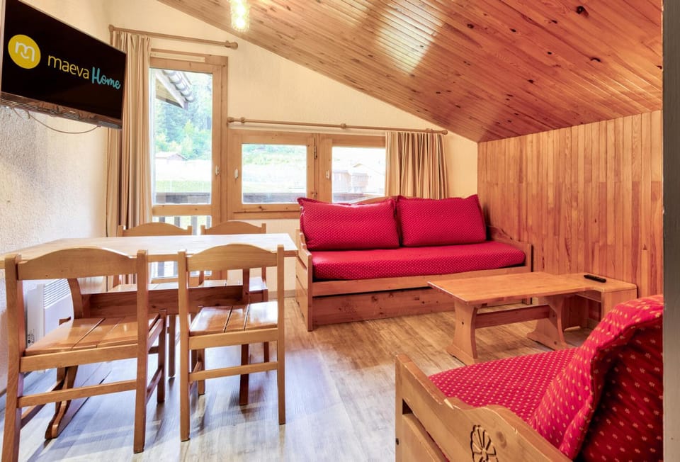 Bed, kitchen