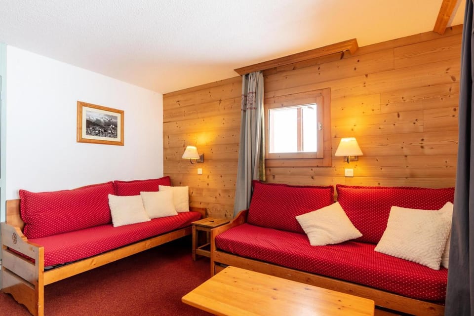 Bed, Living room