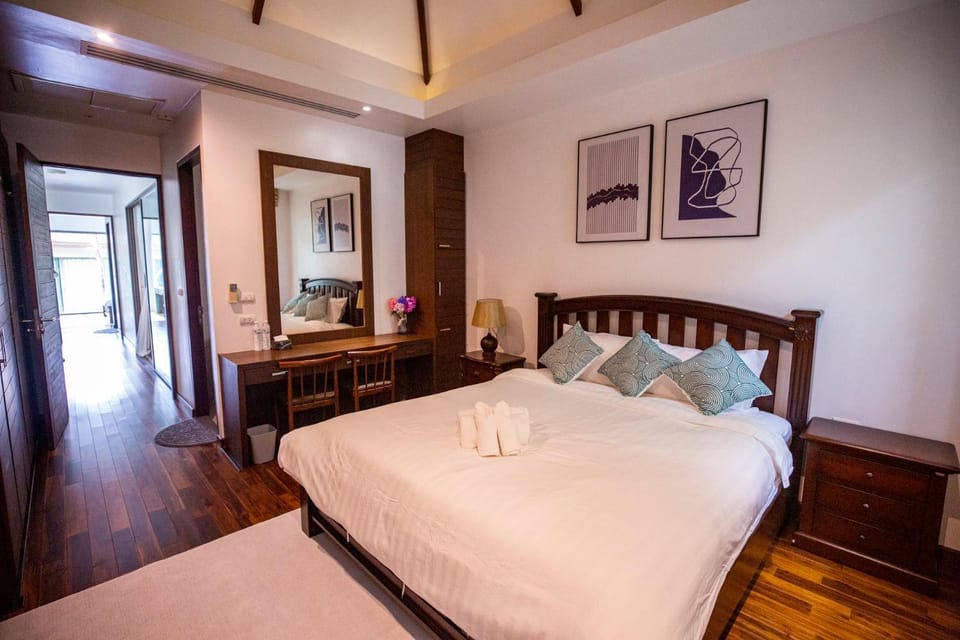 Photo of the whole room, Bedroom