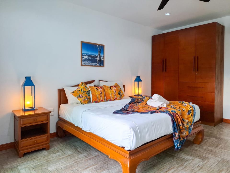 Bed, Photo of the whole room, Bedroom, wardrobe