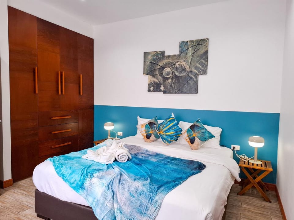 Bed, Photo of the whole room, Bedroom, wardrobe