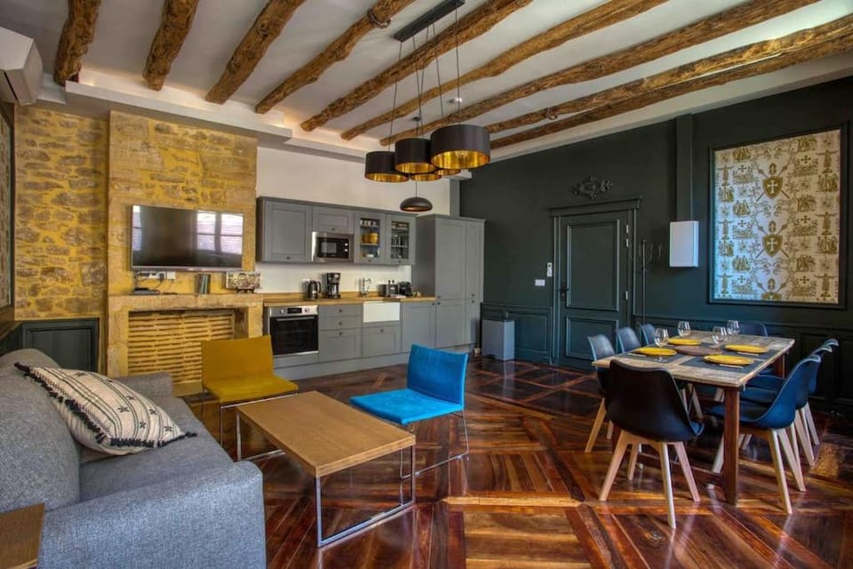 Kitchen or kitchenette, Living room, Dining area, minibar, pet friendly, stove