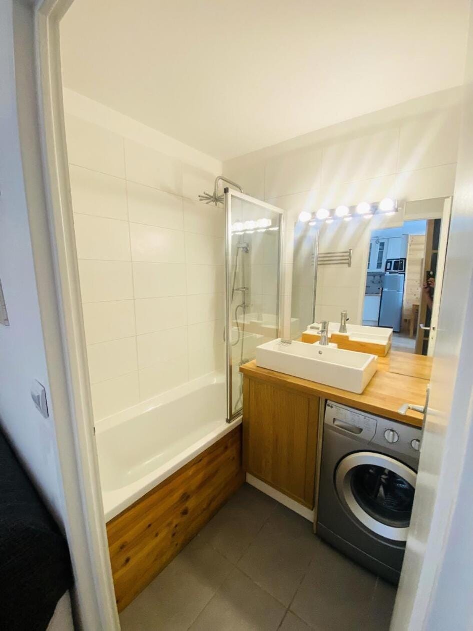 Shower, Toilet, kitchen