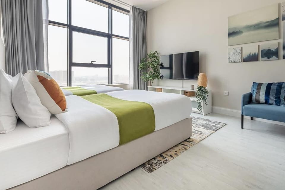 Frank Porter - Square Tower Apartment in Dubai