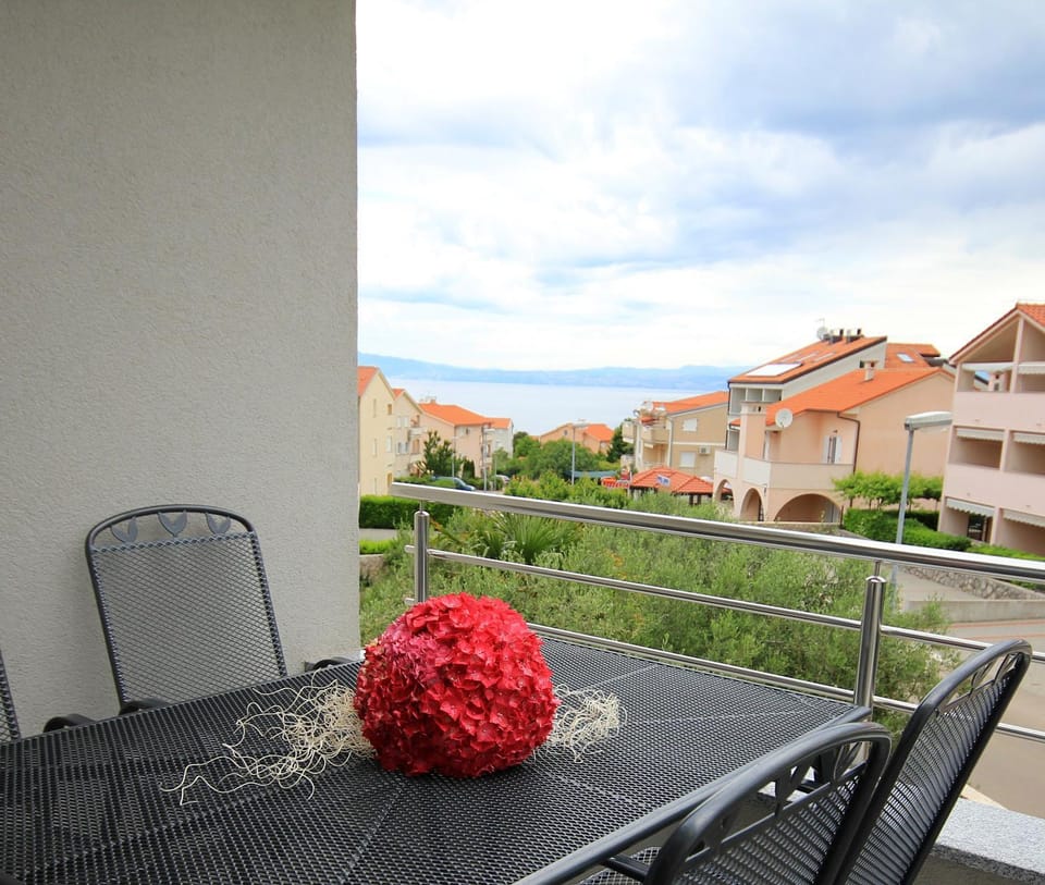 Balcony/Terrace, Decorative detail, Seating area, Garden view, Quiet street view