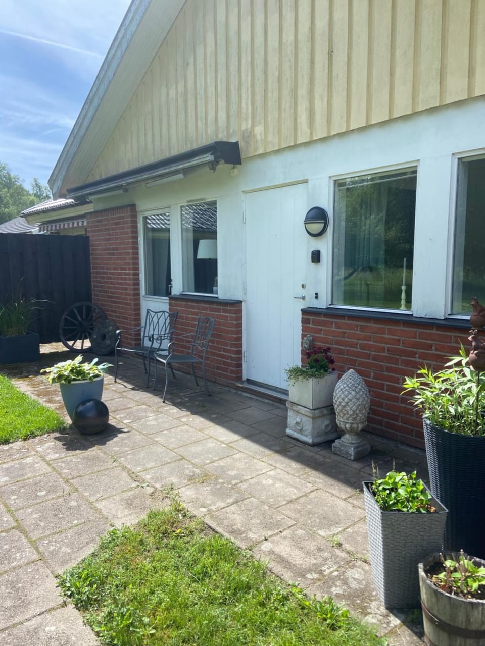 Property building, Patio, Day