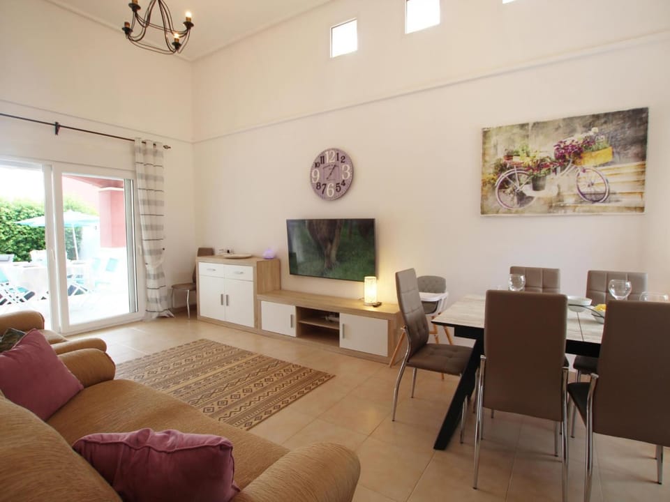 TV and multimedia, Living room, Dining area