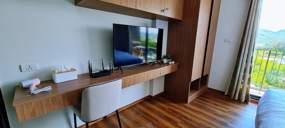 Communal lounge/ TV room, Natural landscape, TV and multimedia, Evening entertainment, Mountain view