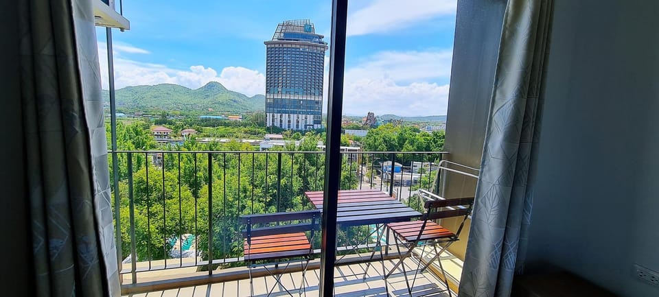 Property building, Patio, Day, Natural landscape, View (from property/room), Balcony/Terrace, Mountain view