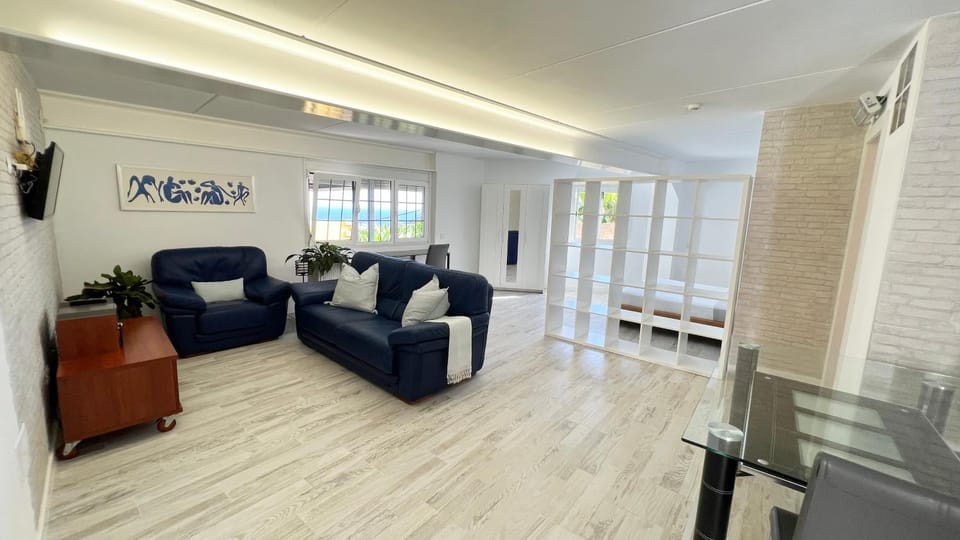 Living room, Photo of the whole room