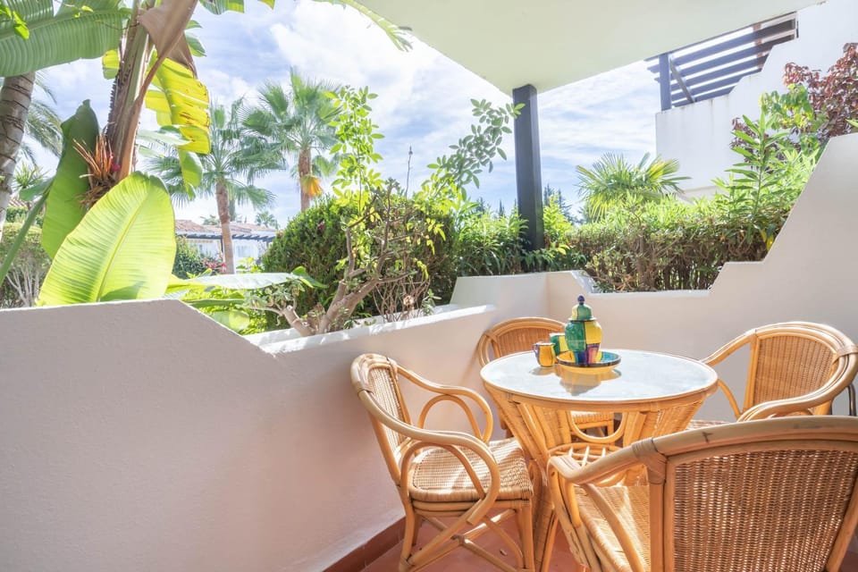 Patio, Day, Garden, Balcony/Terrace, Dining area, Garden view