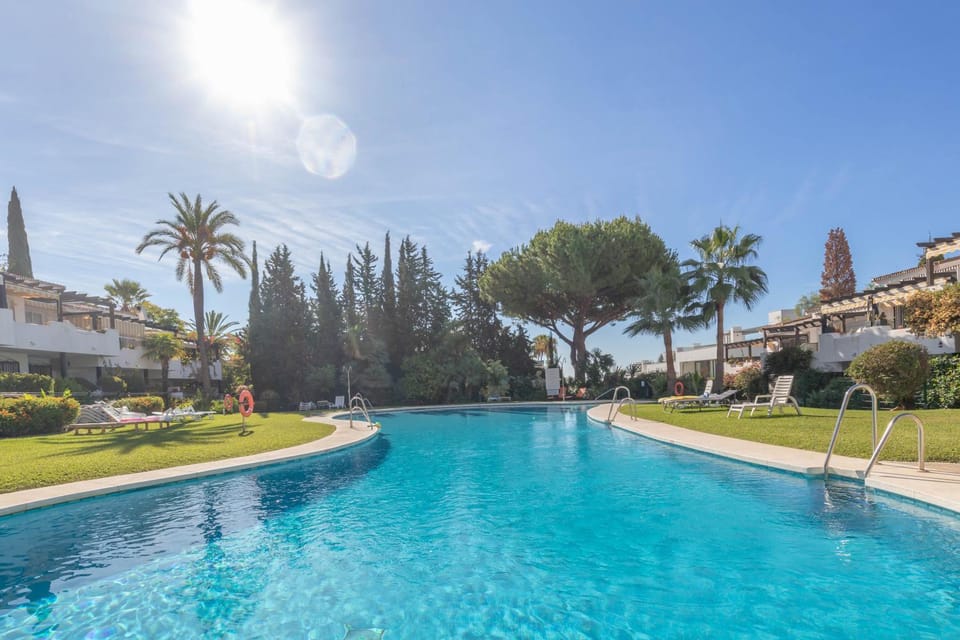 Nearby landmark, Solarium, Pool view, Swimming pool, sunbed