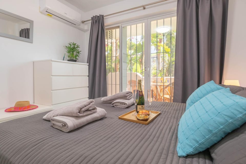 Bed, Photo of the whole room, Bedroom, towels, wardrobe, air conditioner