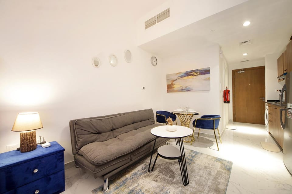Bed, Seating area, Dining area