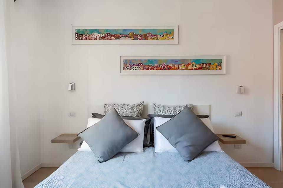 Bed, Decorative detail, Bedroom, locker, locker