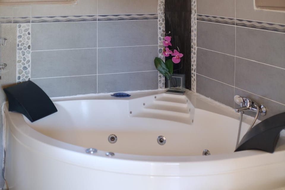 Bathroom, Living room