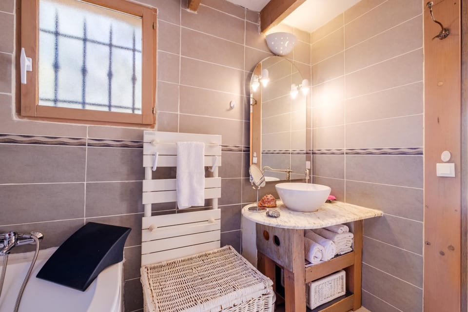 Bathroom, Living room