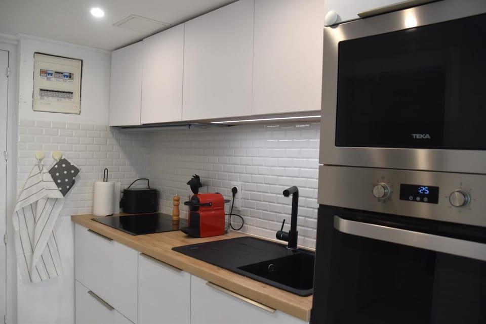 Kitchen or kitchenette, minibar, pet friendly, stove, toaster, kitchen