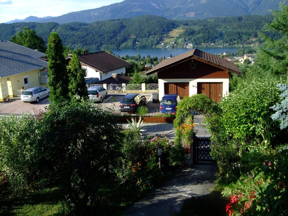 Property building, Day, Neighbourhood, Mountain view, Street view