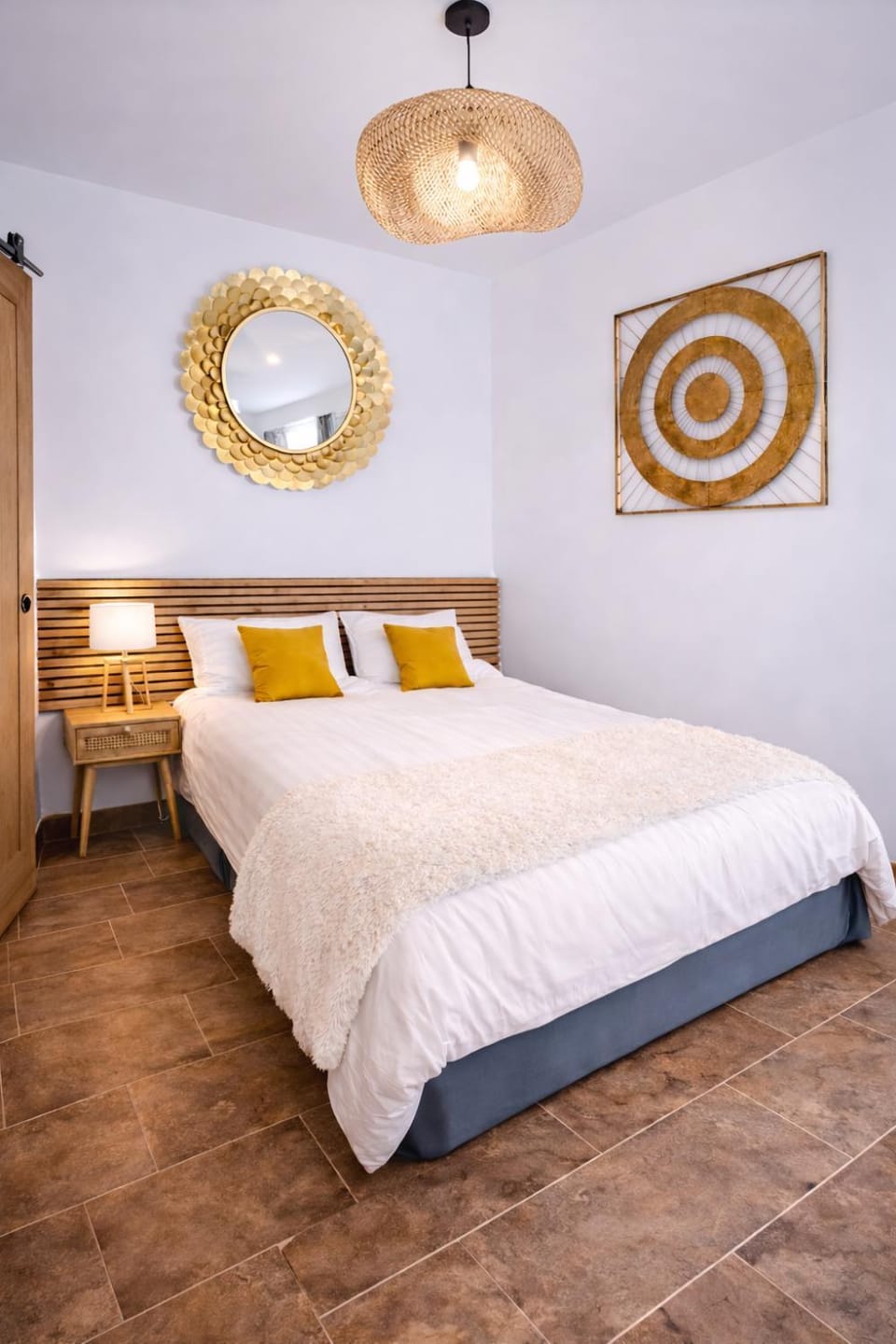 Bed, Photo of the whole room, Bedroom