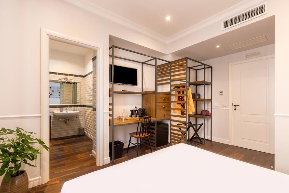 Bed, Bedroom, wardrobe, air conditioner
