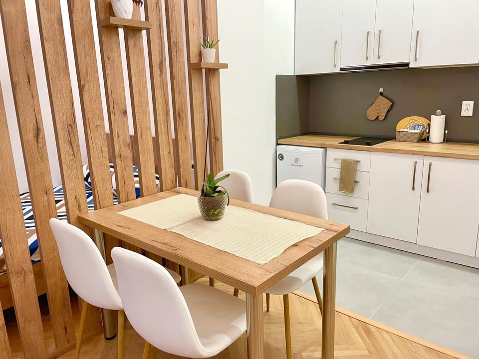 Kitchen or kitchenette, Dining area, stove, kitchen