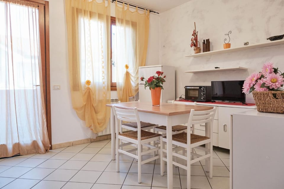 Living room, Dining area, microwave, oven, kitchen