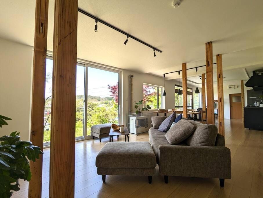 View (from property/room), Living room, Seating area, Dining area, Family