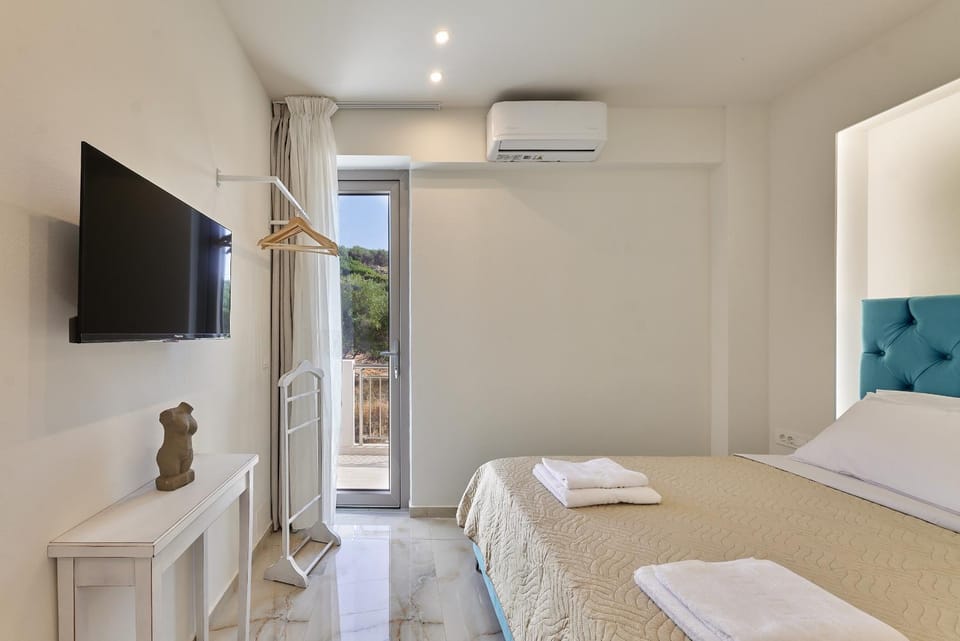New cozy apartments in Crete Coast with pool and dining area Apartment in Crete