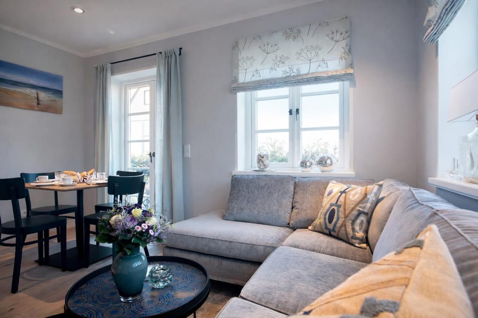 Ferienhaus Litj Horsa Hoog - Luxus, Lage, Leichtigkeit mit Wellenrauschen in Wenningstedt Sylt House in Wenningstedt-Braderup