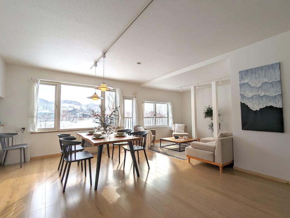 View (from property/room), Living room, Seating area, Dining area